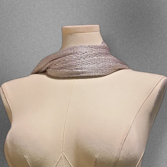 Elegant Vintage Silver Fishnet Women's Shawl - Picture 11 of 13